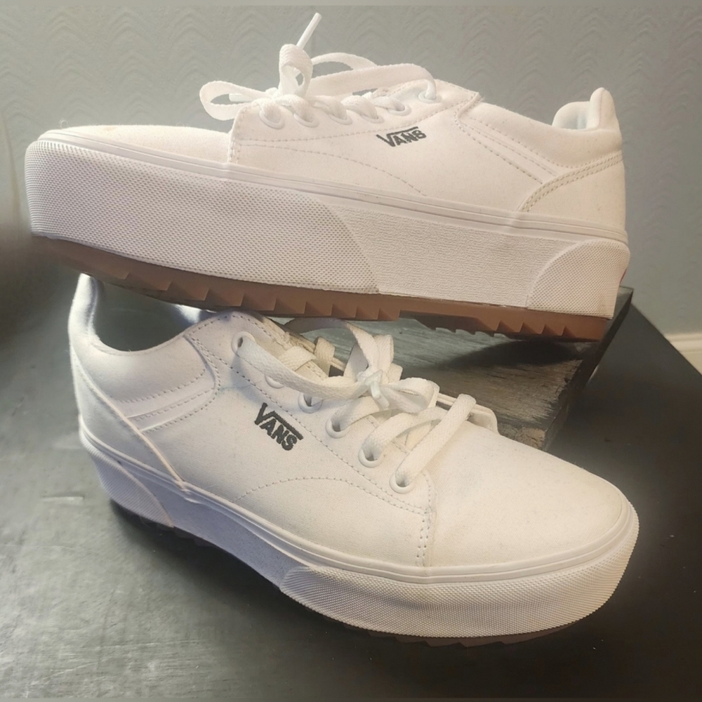 Vans Seldan platform tennis shoes.Wore-1 time, excellent condition. No stains.